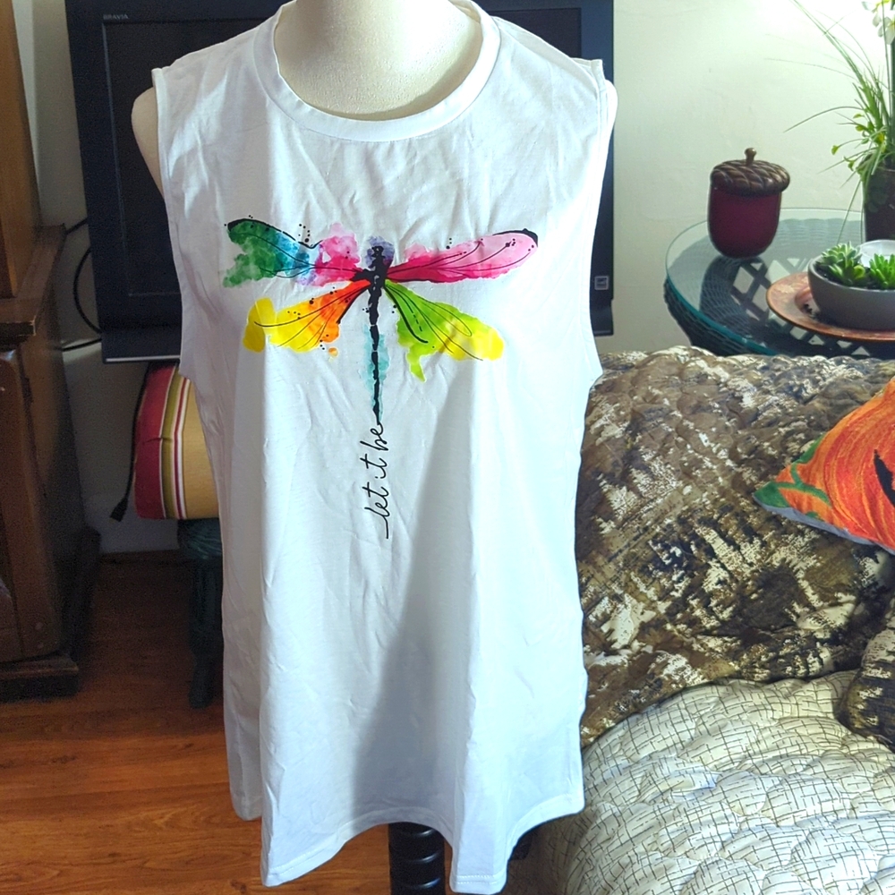 NWOT Women's lightweight  Dragonfly Crew Neck Tank Top XL White w/ summer colors